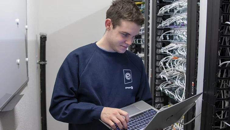 INFORMATICIEN DU BÂTIMENT — INFORMATICIENNE DU BÂTIMENT CFC