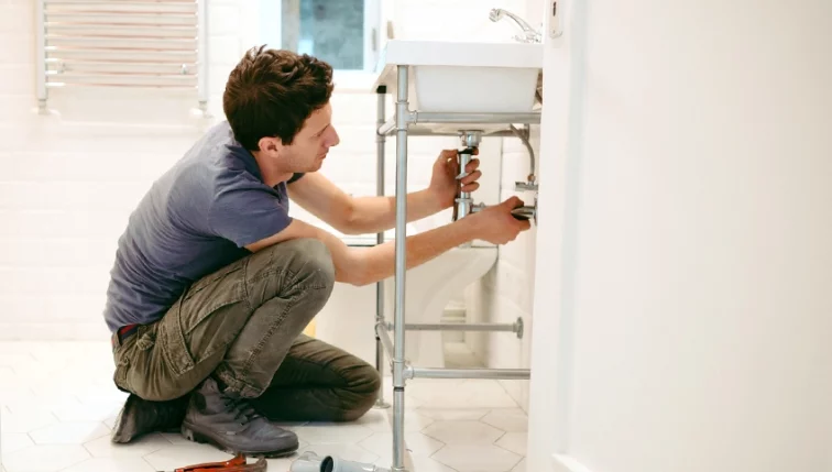 INSTALLATEUR SANITAIRE — INSTALLATRICE SANITAIRE CFC